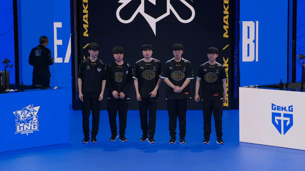 让我们拭目 让我们拭目