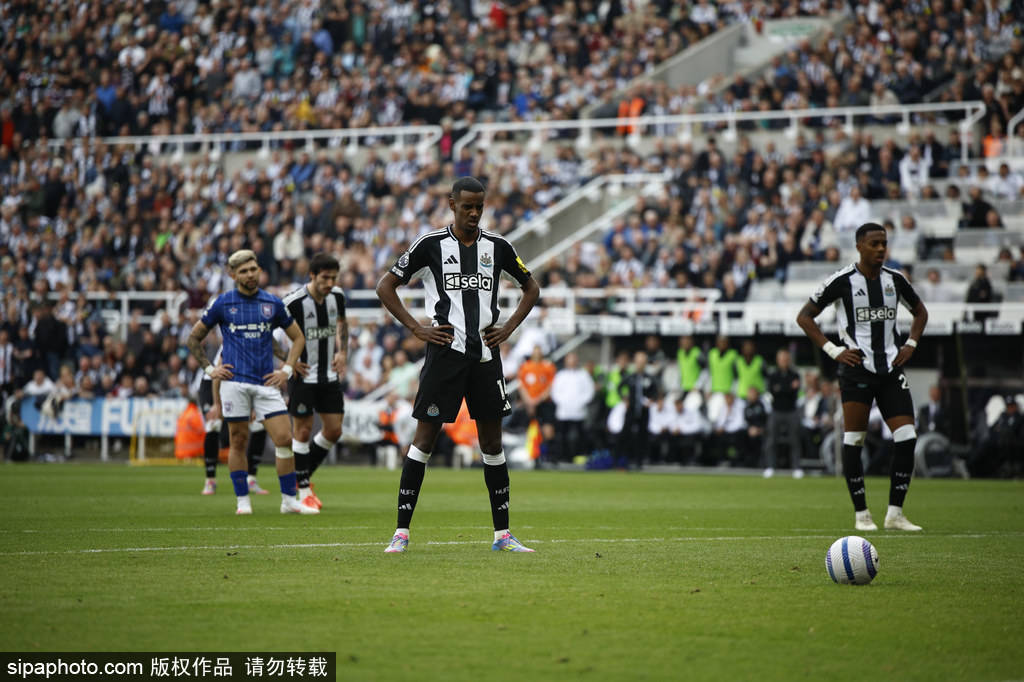 Relevo：利物浦已接受阿诺德离队的事实，并正在找寻替代者.